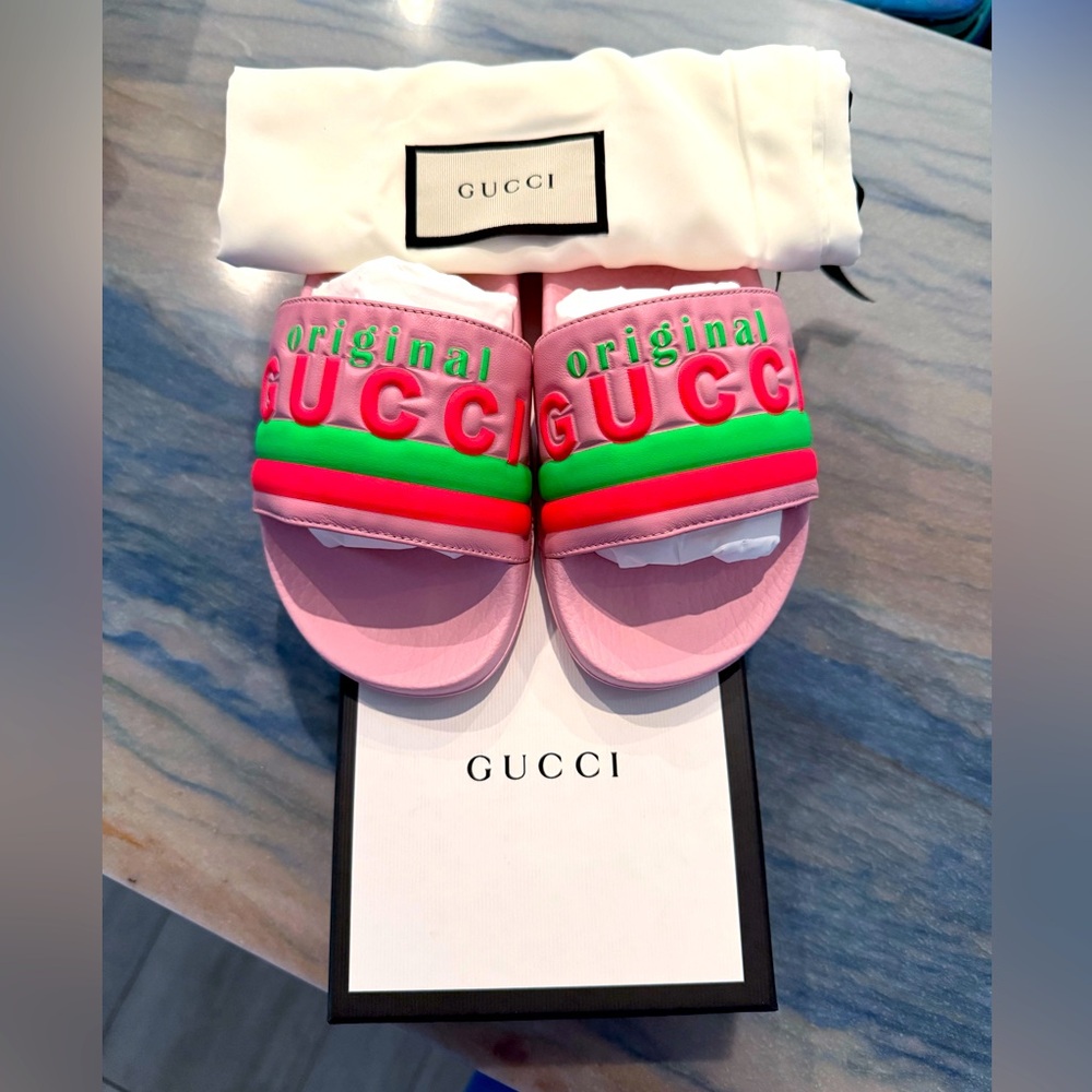 Gucci LE Authentic Neon Pink Pool Beach Slides Size 5 (35). Brand new.